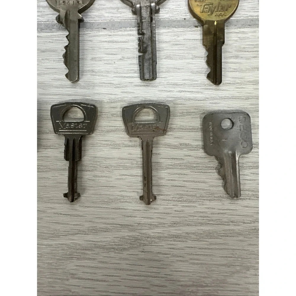 Vintage Set of 21 Unique Key Collectibles *See Description‎ for Details*